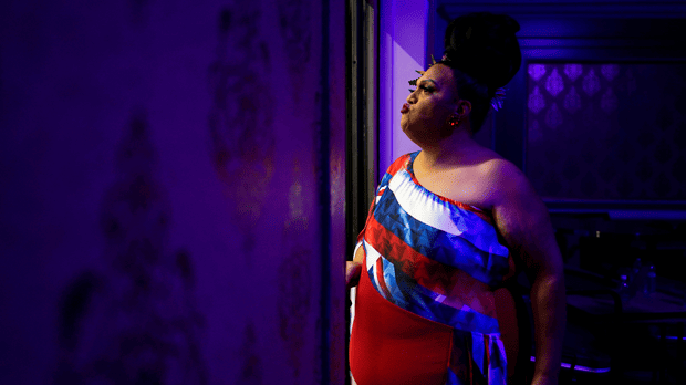 Leikia Williams blows a kiss backstage